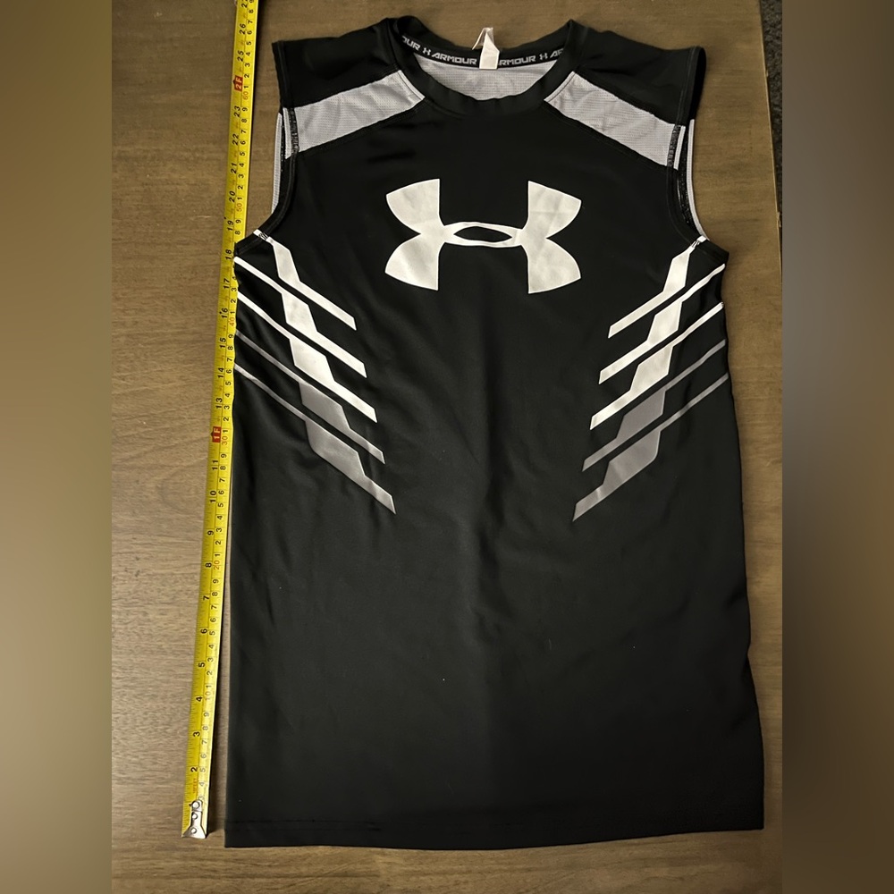 Under Armor Black Gray Mesh short sleeve, sleeveless tank Heat Gear fitted YXL